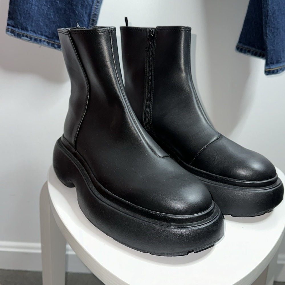 H&M Platform Boots in Black - Picture 2 of 8